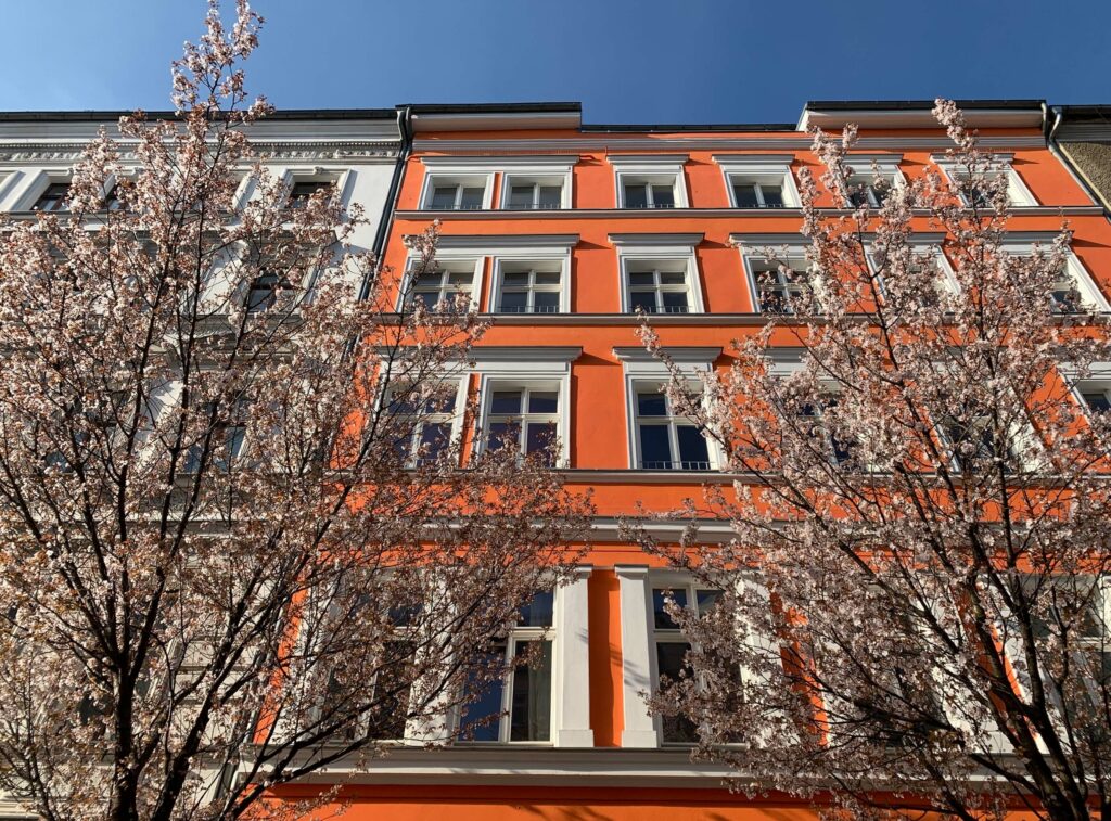 altbau_berlin-orange_kraschinski